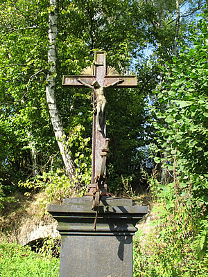 Kříž naproti Klingerovu domu